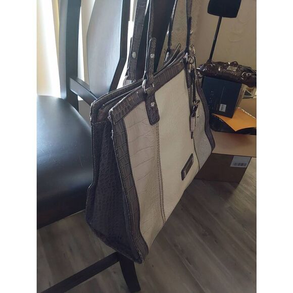GUESS Faux Croc Print Two Tone Gray & Creme Large Tote Bag - Picture 4 of 6